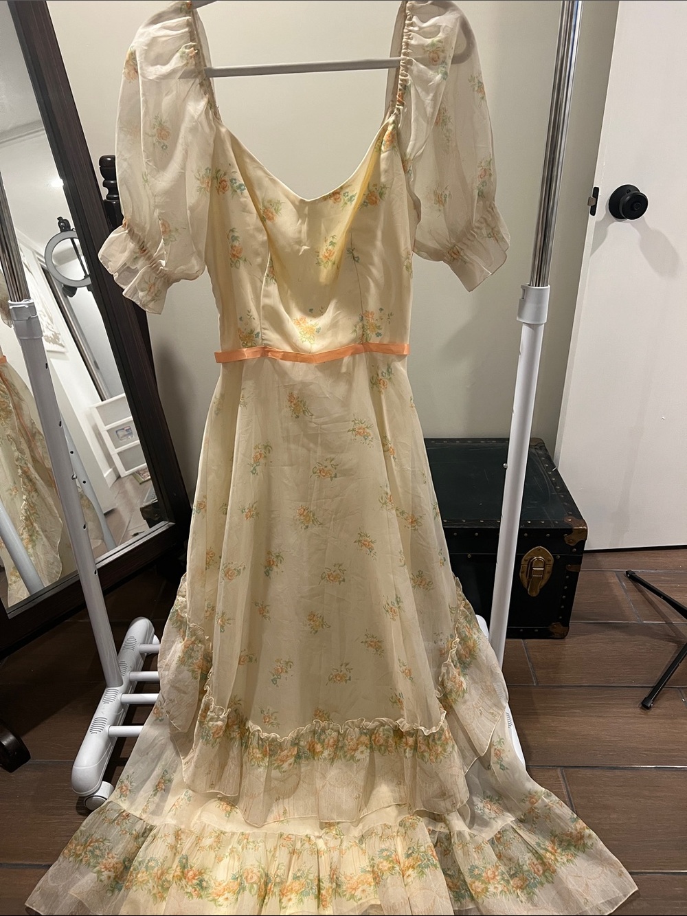 Vintage Cream Floral Puff-Sleeve long prom Dress